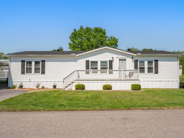 129 Broken Arrow Dr , Paris, TN 38242