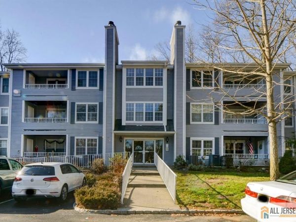 1909 Tanglewood Court , Helmetta, NJ 08828