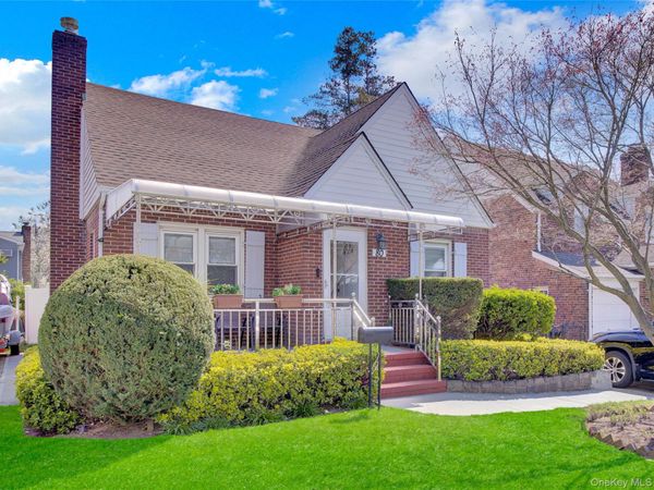 80 Wellington Road S, West Hempstead, NY 11552