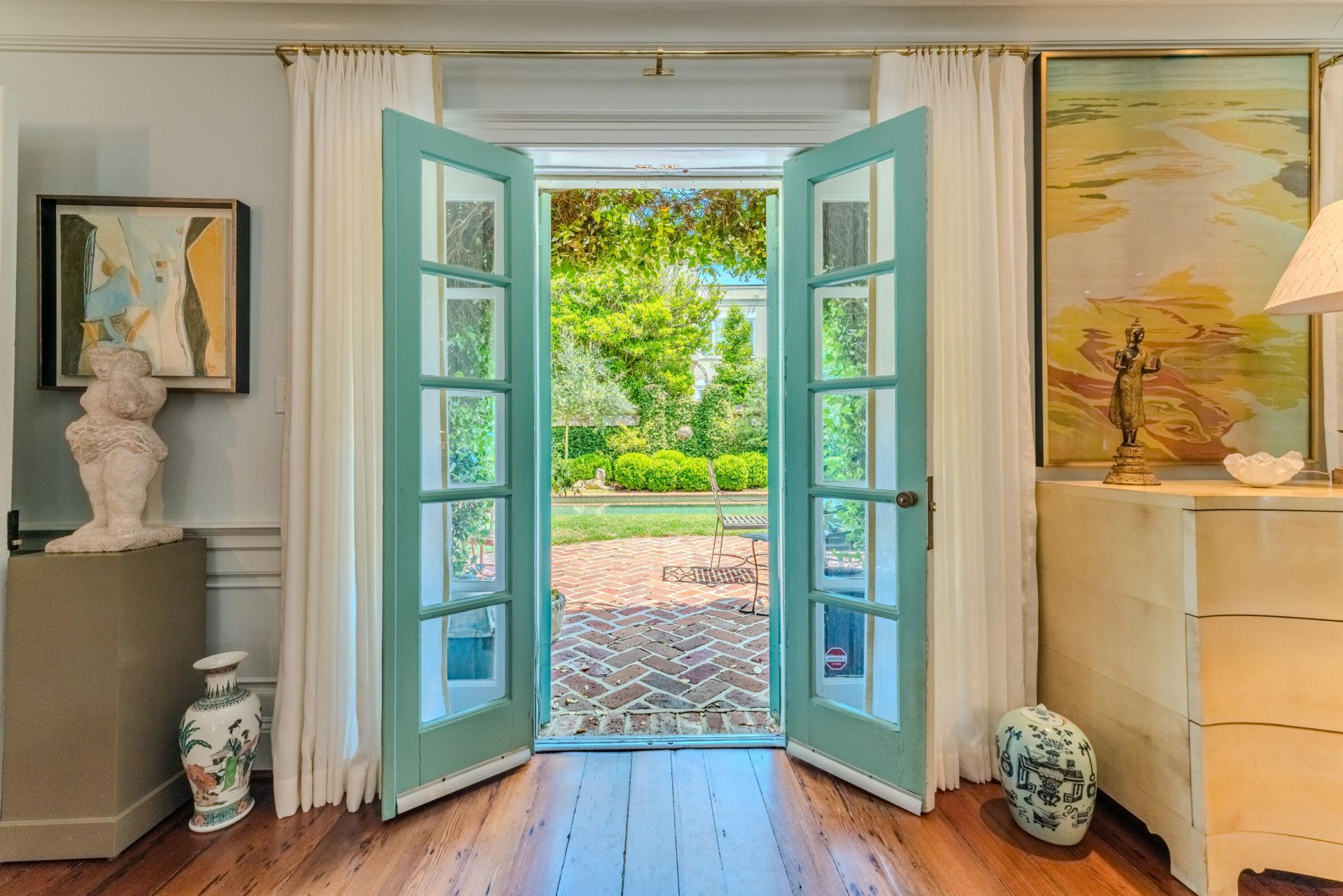 8 Orange Street Photo 12