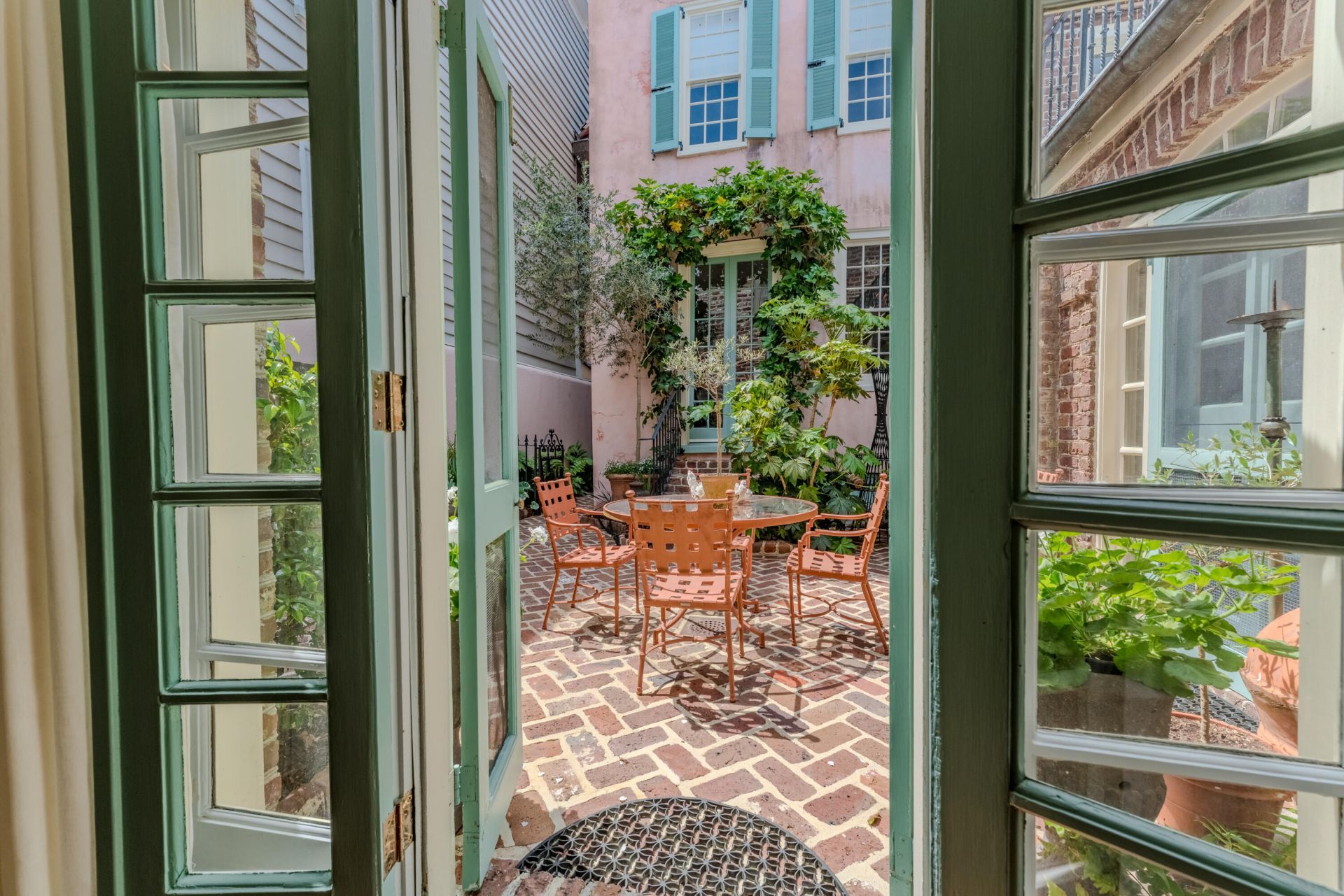 8 Orange Street Photo 13