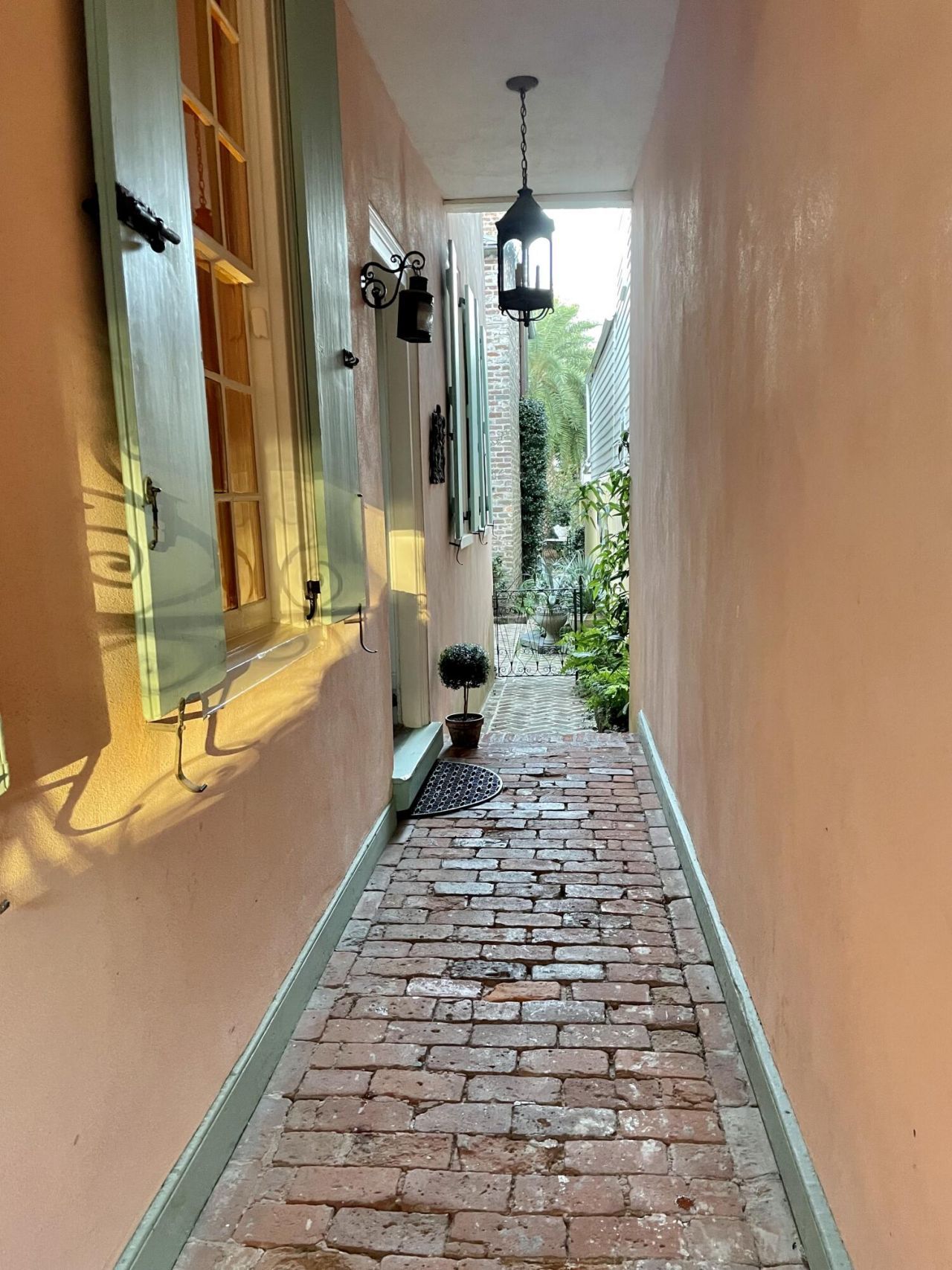 8 Orange Street Photo 19