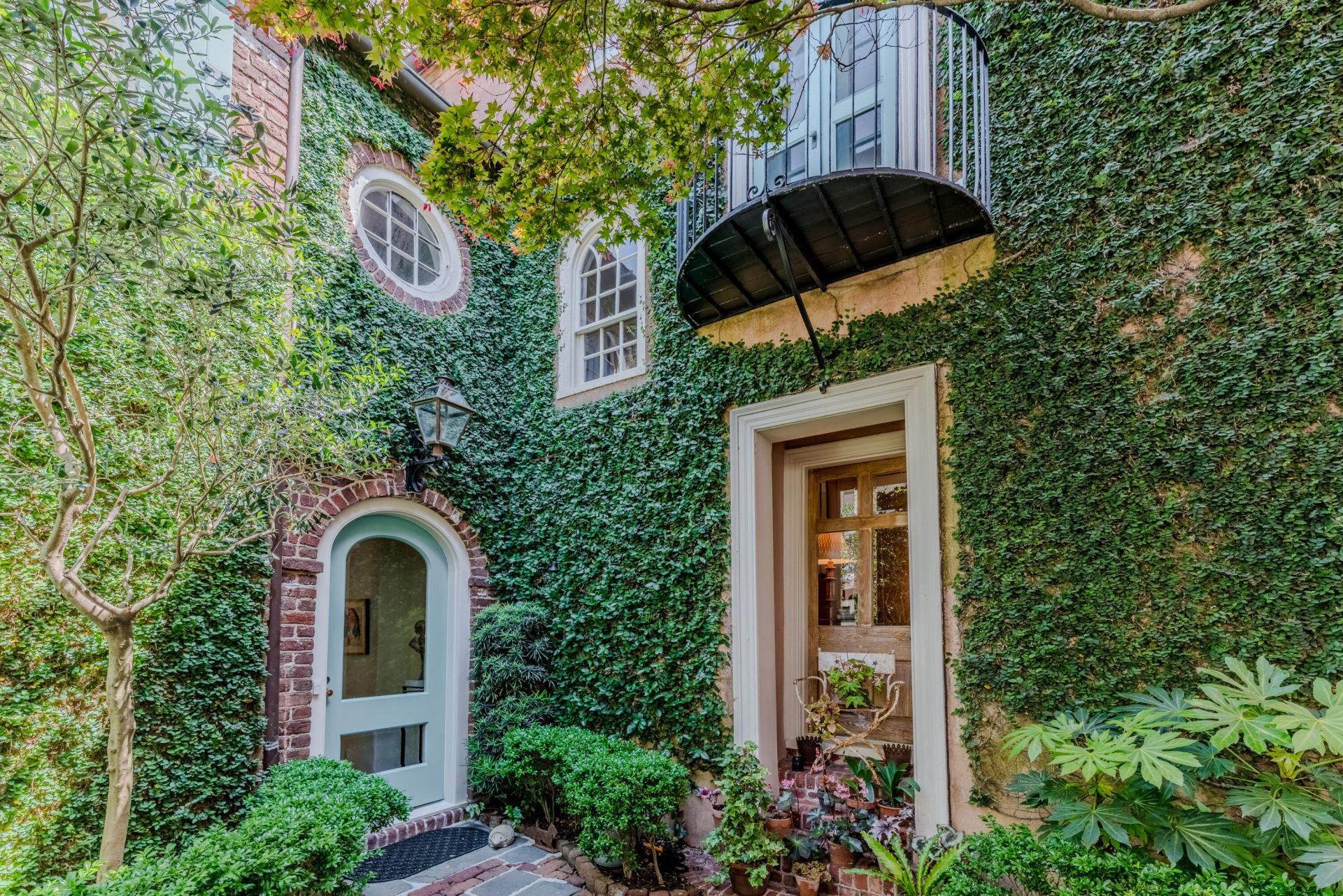 8 Orange Street Photo 4