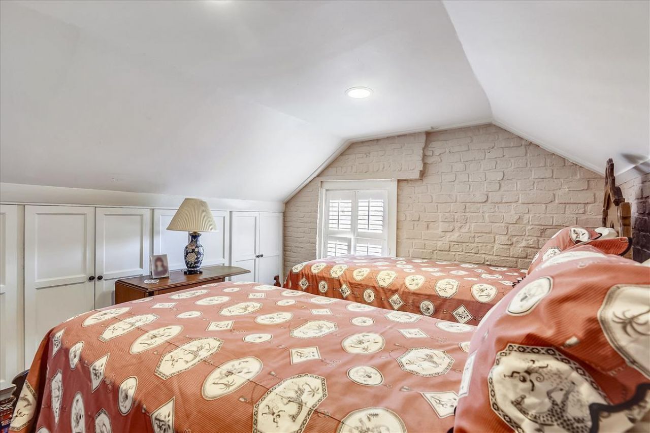 8 Orange Street Photo 44