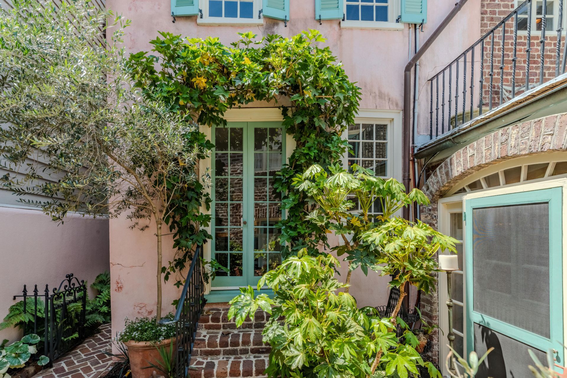 8 Orange Street Photo 45