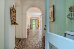 8 Orange Street photo 4