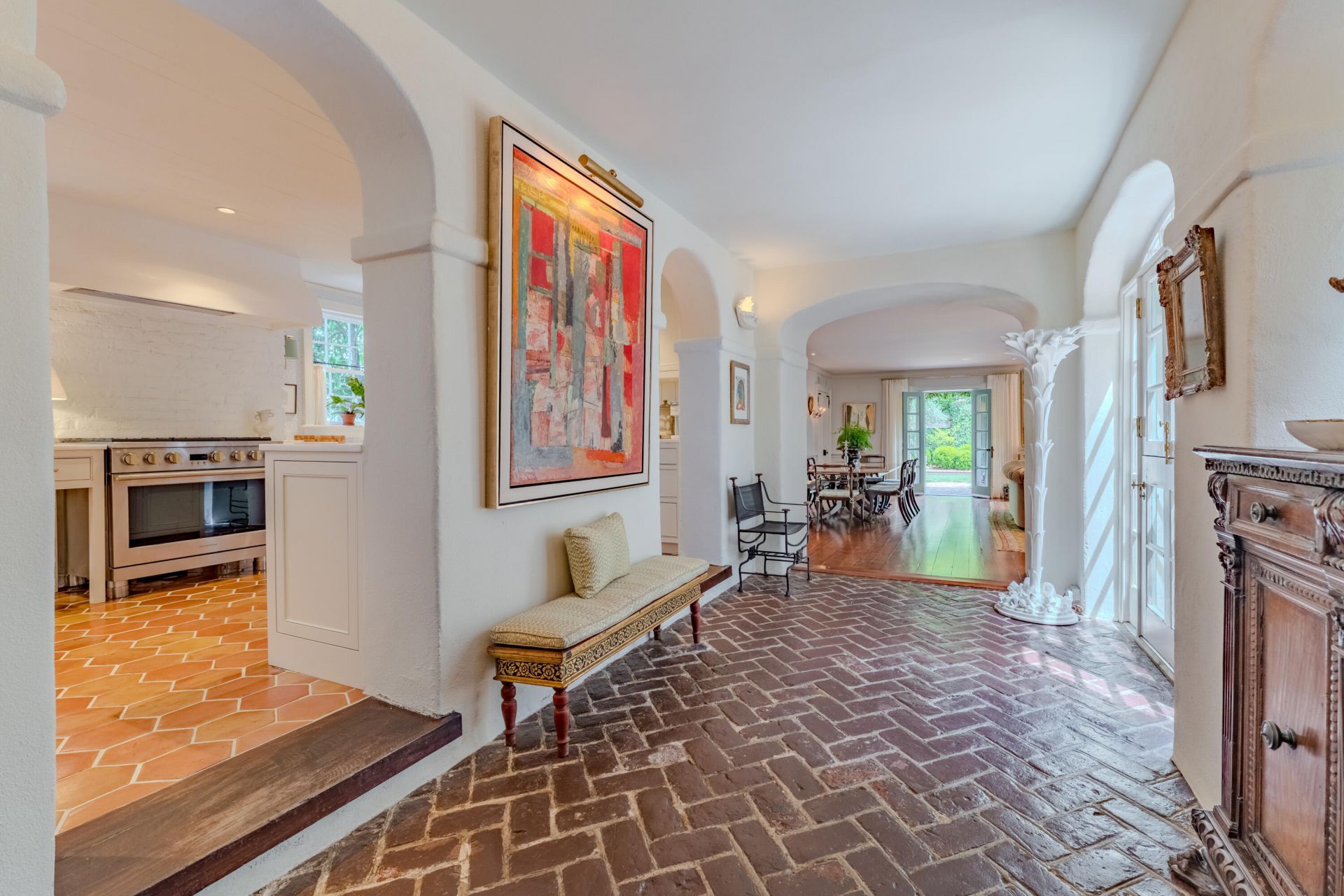 8 Orange Street Photo 7