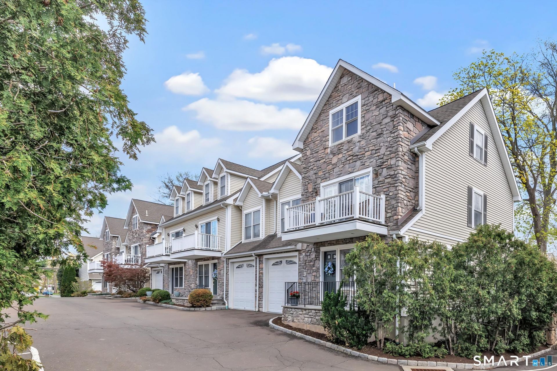 39 Maple Tree, Unit 15, Stamford, CT 06906 Main Photo