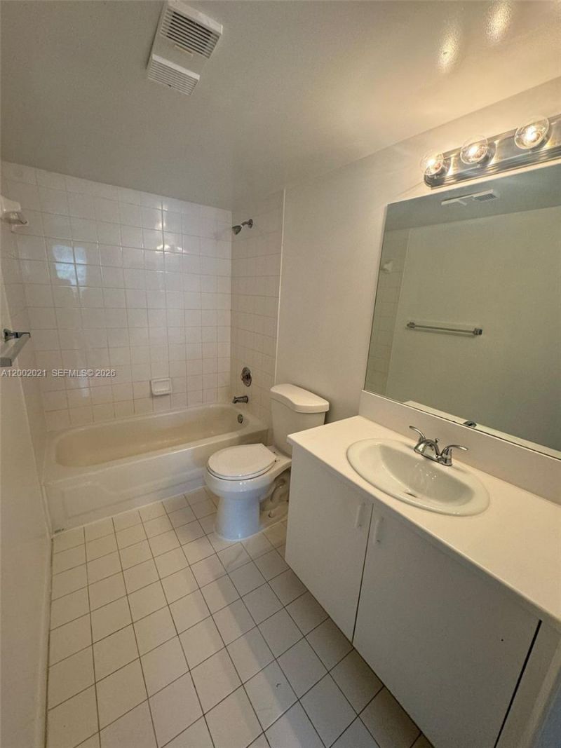 111 Yacht Club Way, Unit 107, Hypoluxo, FL 33462 Photo
