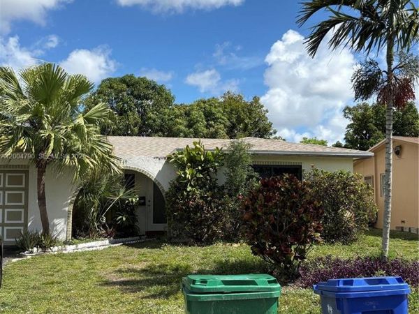 8719 Southampton Dr, Miramar, FL 33025