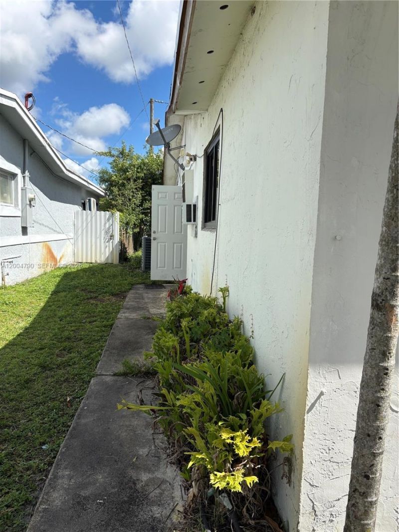 8719 Southampton Dr, Miramar, FL 33025 Photo