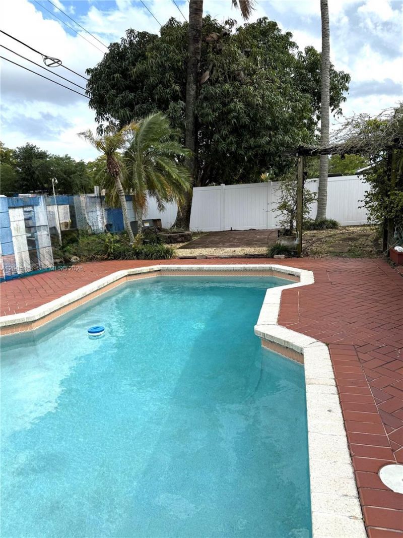 1020 SW 81st Ter, North Lauderdale, FL 33068 Photo