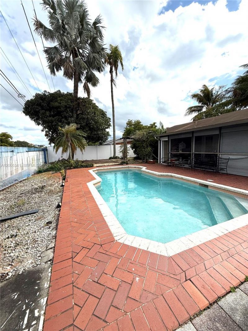 1020 SW 81st Ter, North Lauderdale, FL 33068 Photo