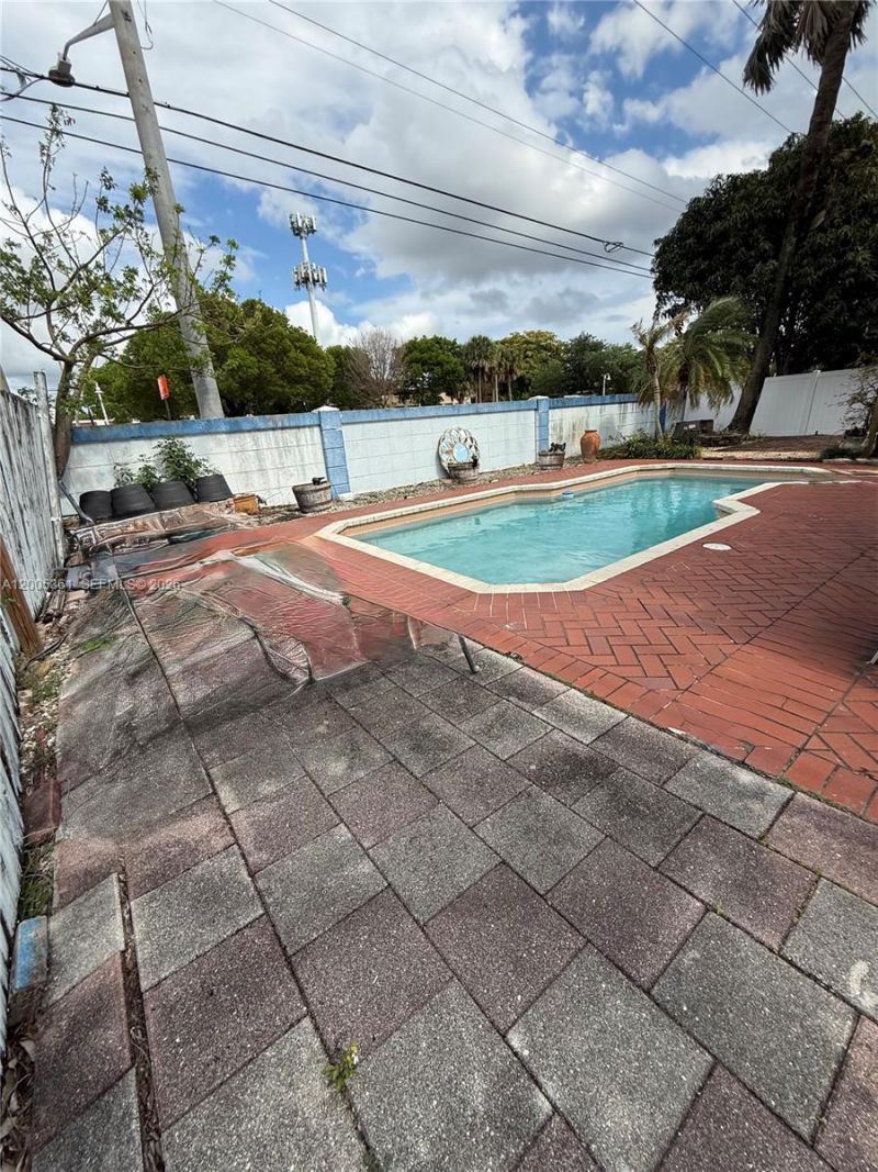 1020 SW 81st Ter, North Lauderdale, FL 33068 Photo