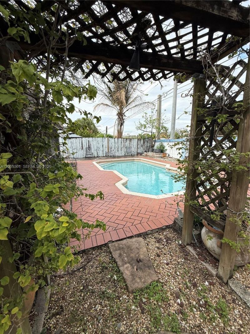 1020 SW 81st Ter, North Lauderdale, FL 33068 Photo