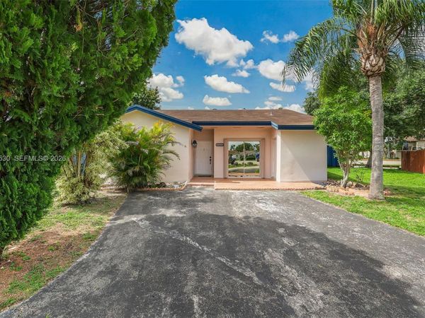 13890 SW 43rd Ter , Miami, FL 33175