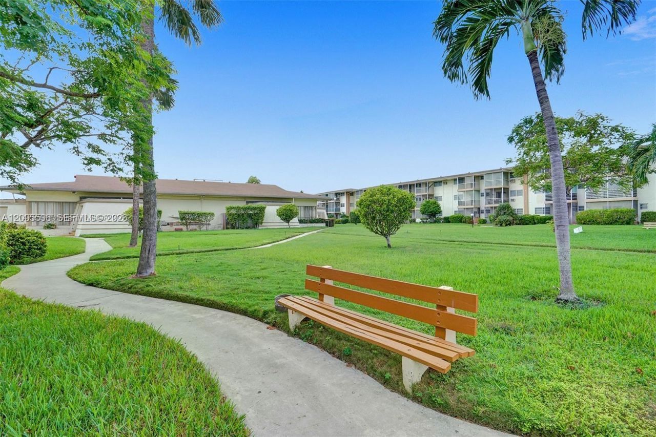 16701 NE 13th Ave , Unit 102, Miami, FL 33162 Photo