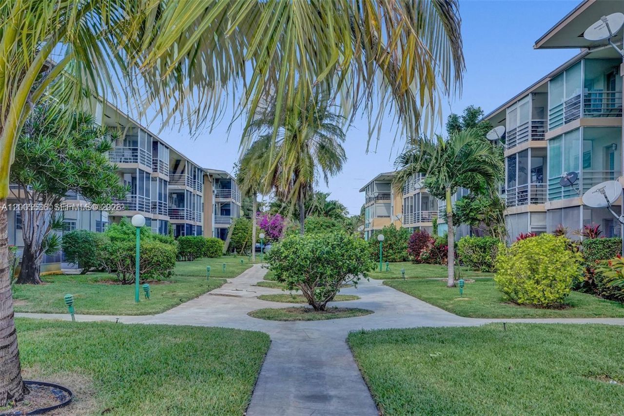 16701 NE 13th Ave , Unit 102, Miami, FL 33162 Photo