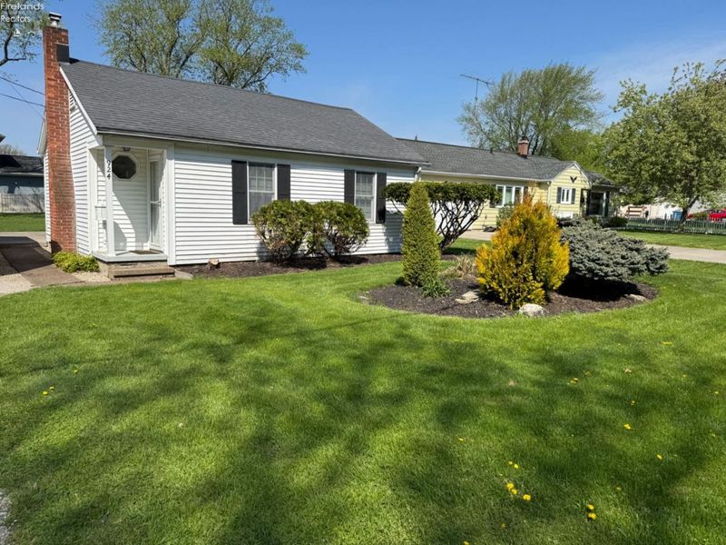 924 Ottawa Drive, Port Clinton, OH 43452 Photo 1