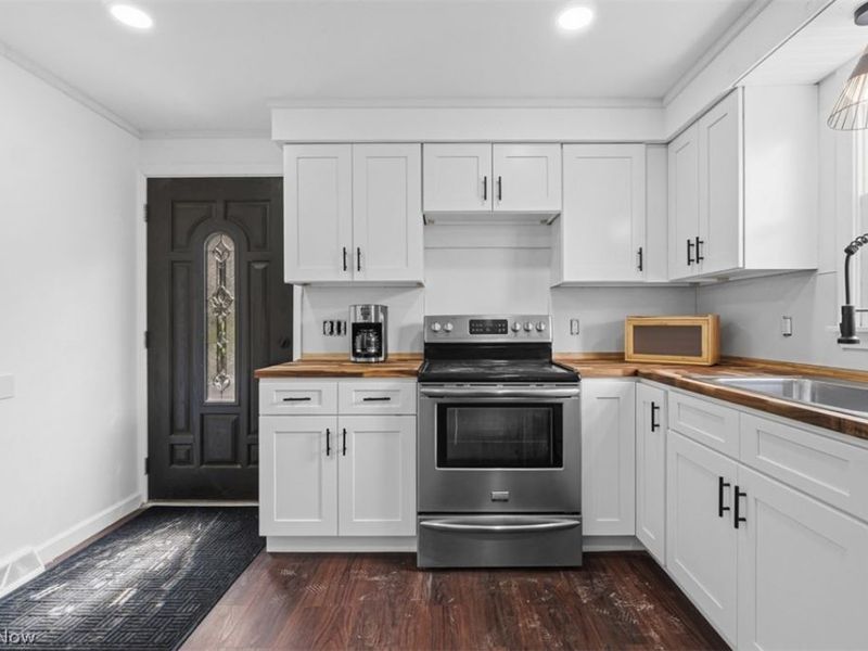 45 Walter Street, Campbell, OH 44405 Photo 4