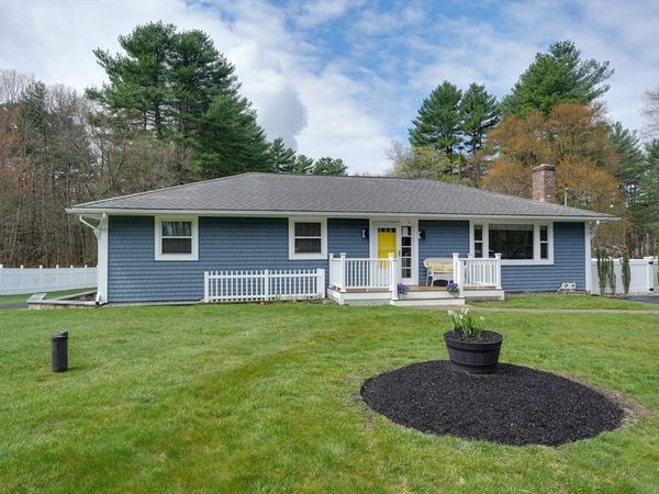 62 North St, Bellingham, MA 02019