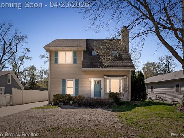 2375 Lakeside Drive, Highland Twp, MI 48356