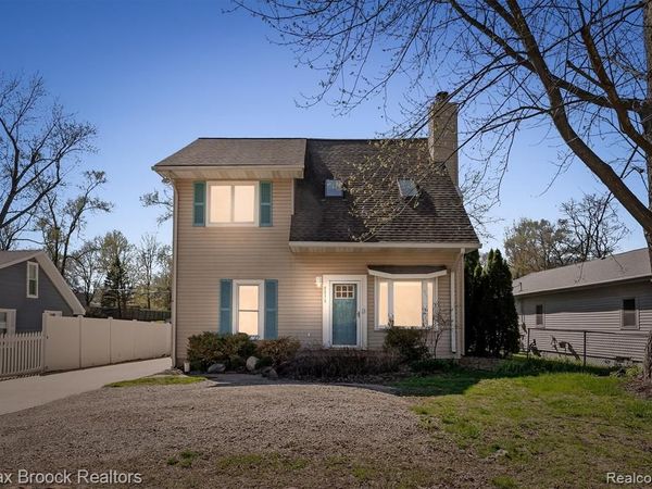 2375 Lakeside Drive, Highland Twp, MI 48356