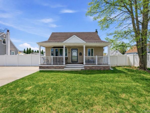 287 43rd Street , Lindenhurst, NY 11757