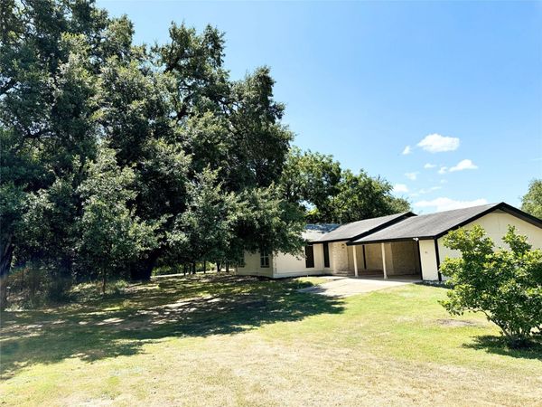 51 Hanging Oak RD, Dale, TX 78616