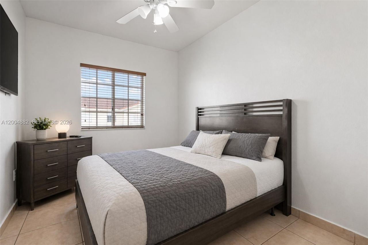 6962 NW 179th St, Unit 201, Hialeah, FL 33015 Photo