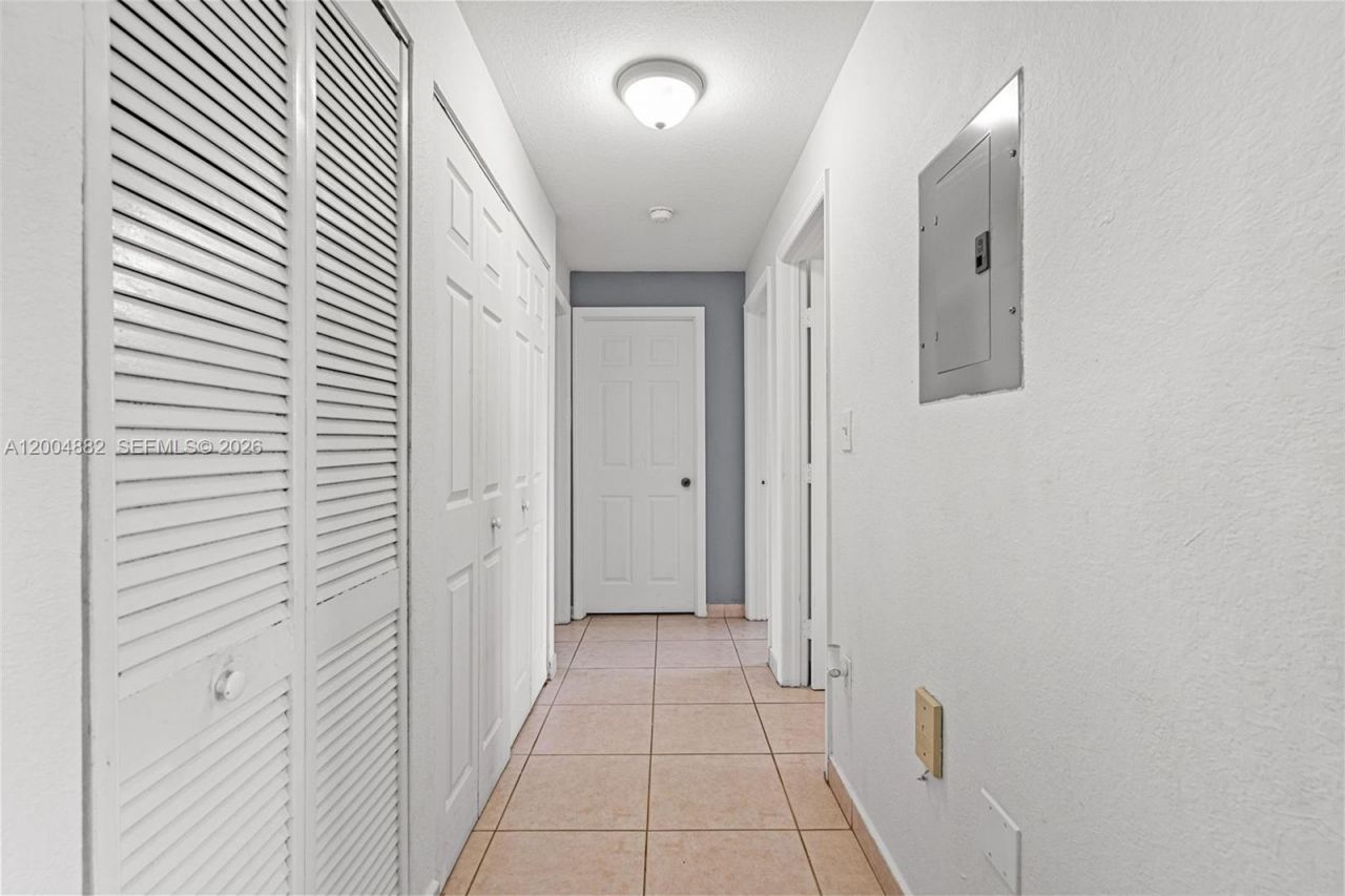 6962 NW 179th St, Unit 201, Hialeah, FL 33015 Photo