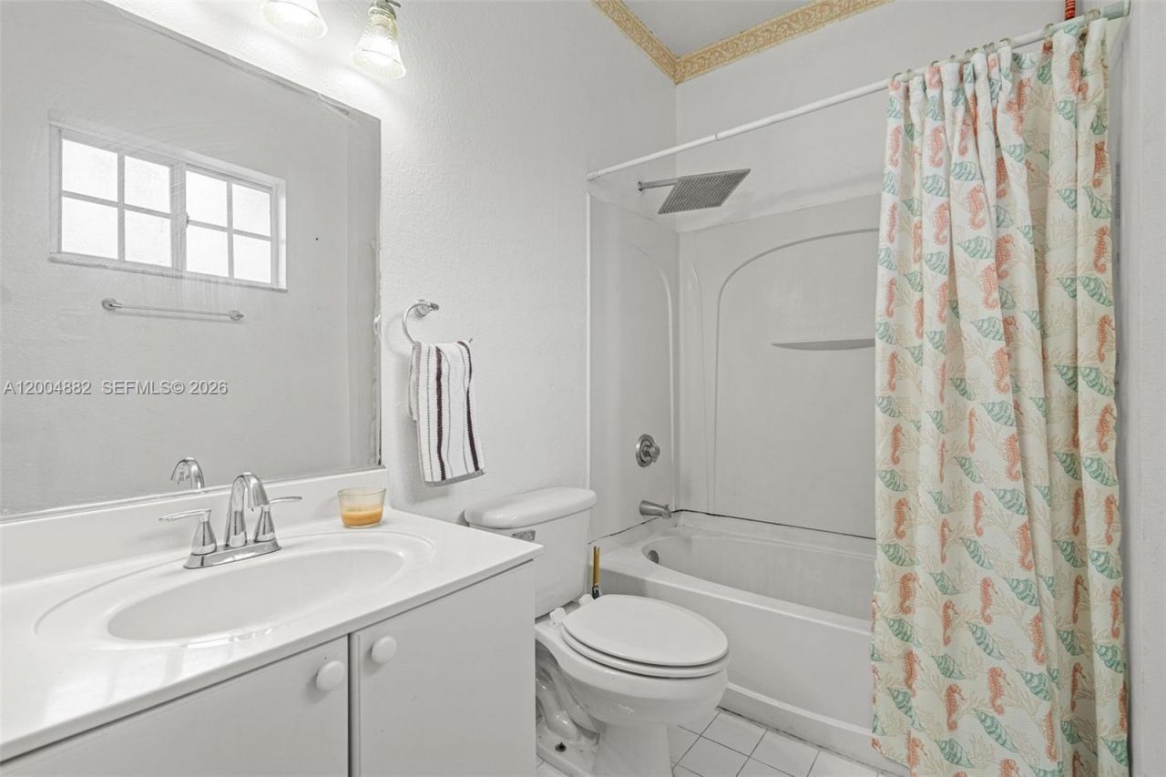 6962 NW 179th St, Unit 201, Hialeah, FL 33015 Photo