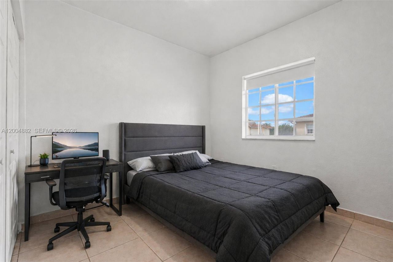 6962 NW 179th St, Unit 201, Hialeah, FL 33015 Photo