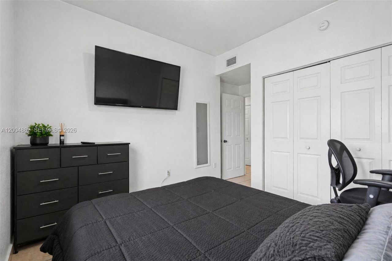 6962 NW 179th St, Unit 201, Hialeah, FL 33015 Photo