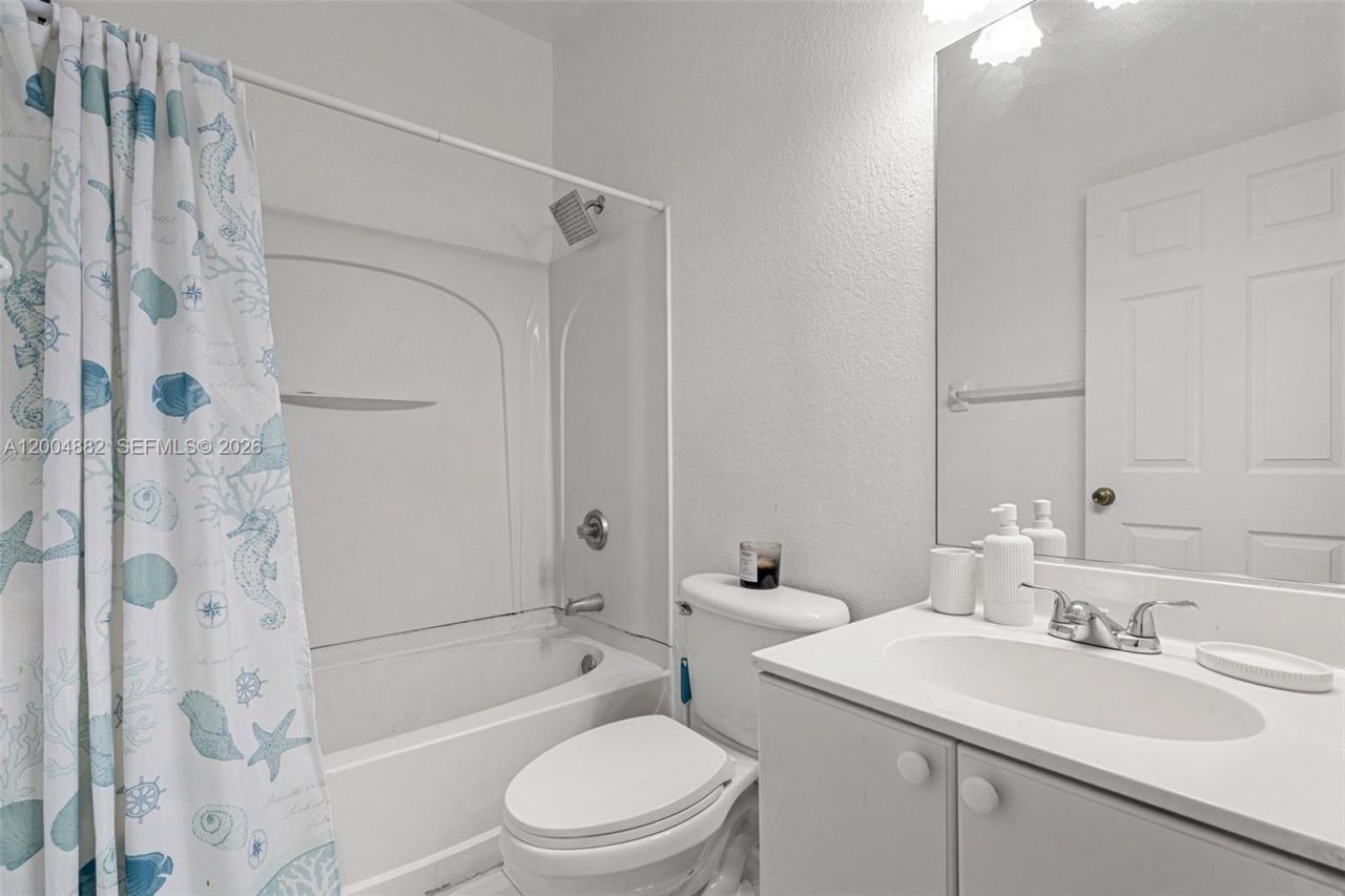 6962 NW 179th St, Unit 201, Hialeah, FL 33015 Photo
