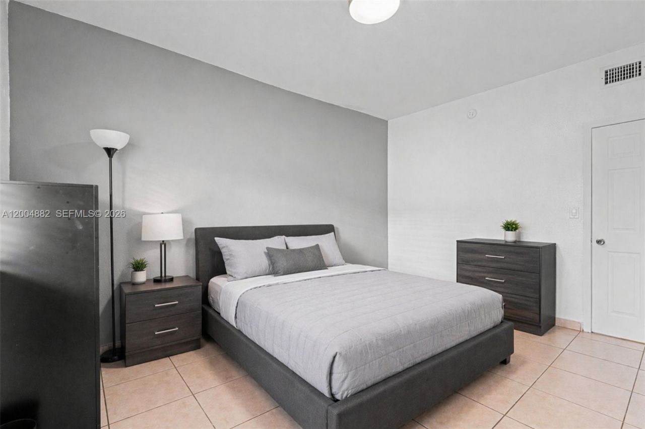 6962 NW 179th St, Unit 201, Hialeah, FL 33015 Photo
