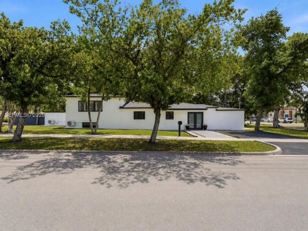 1810 NE 161st St, North Miami Beach, FL 33162