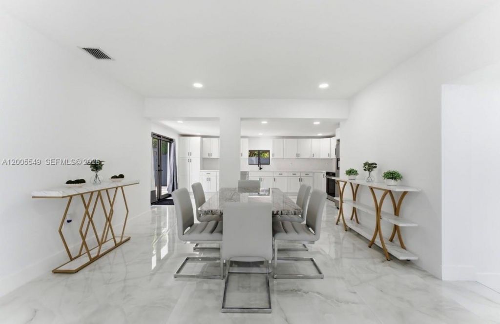 1810 NE 161st St, North Miami Beach, FL 33162 Photo