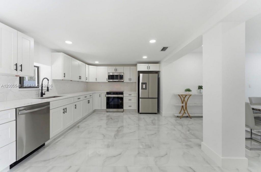 1810 NE 161st St, North Miami Beach, FL 33162 Photo