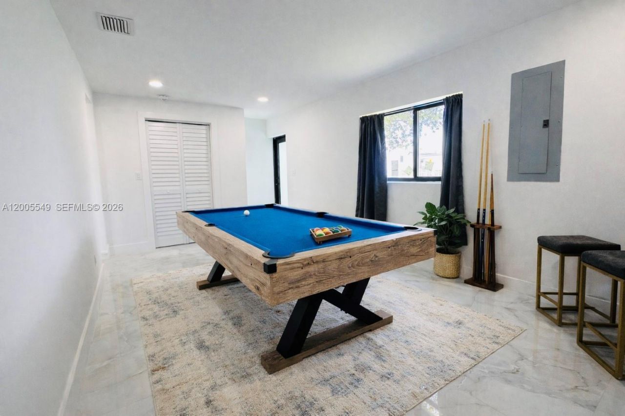 1810 NE 161st St, North Miami Beach, FL 33162 Photo