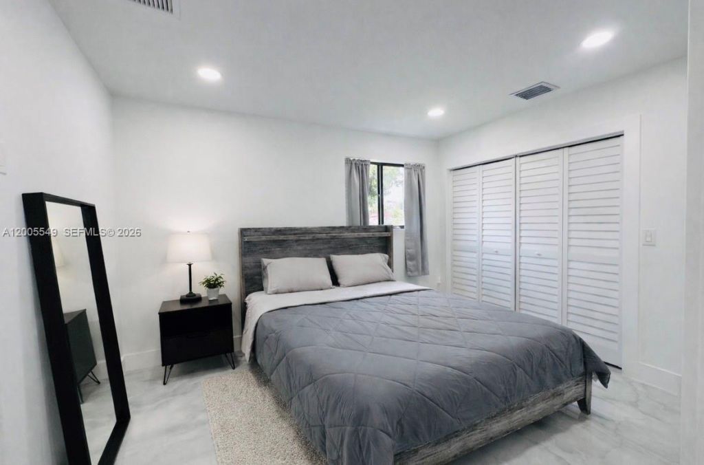 1810 NE 161st St, North Miami Beach, FL 33162 Photo