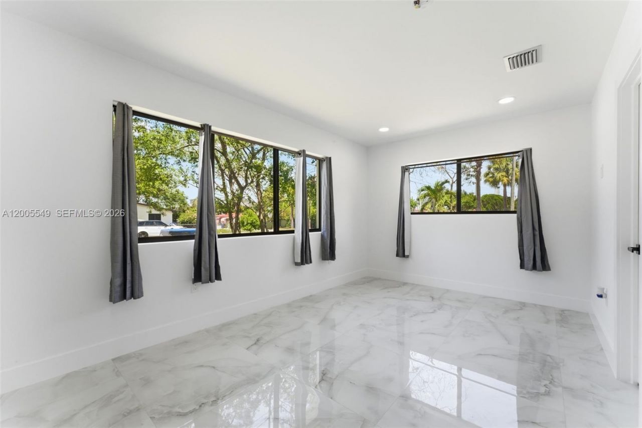 1810 NE 161st St, North Miami Beach, FL 33162 Photo