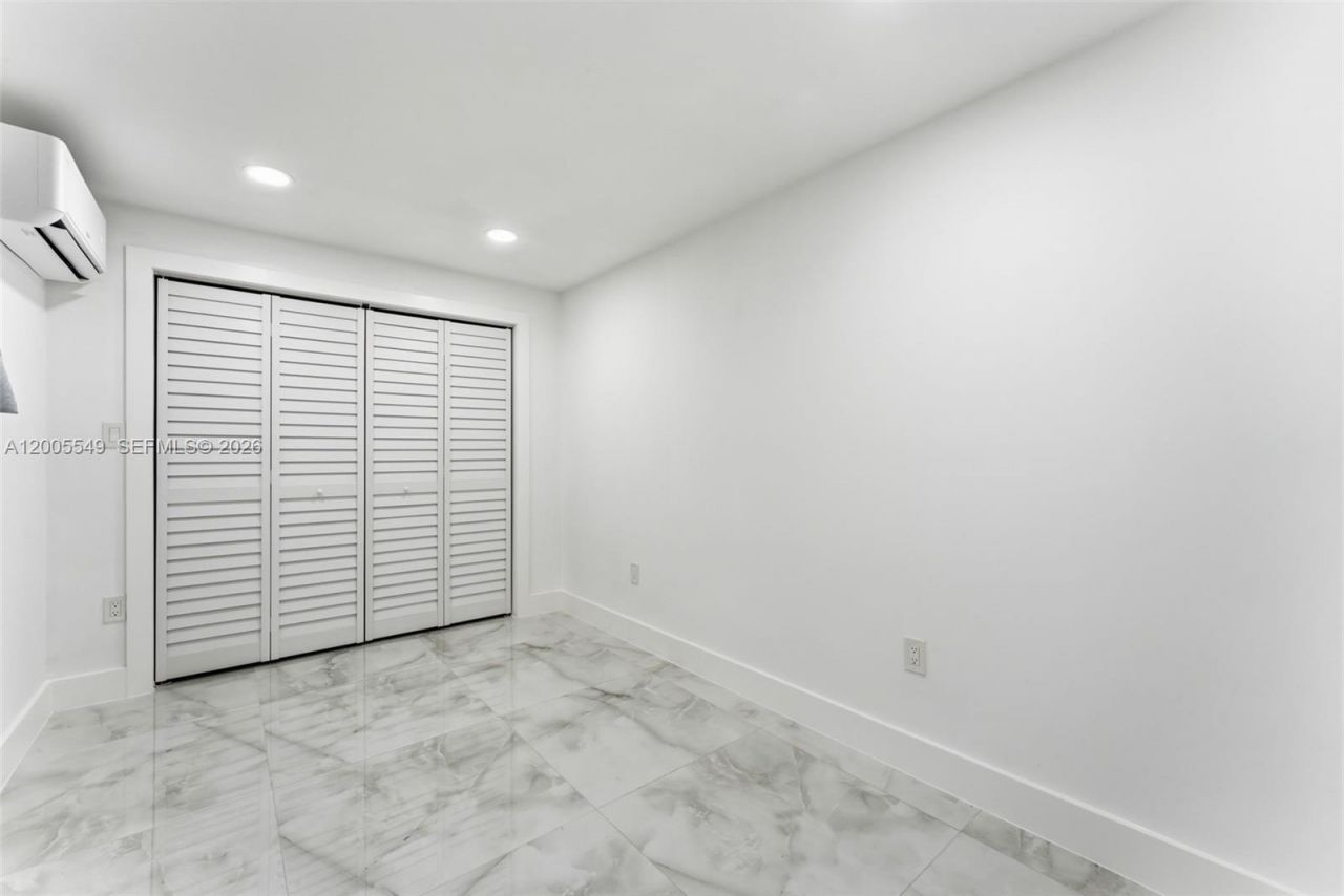 1810 NE 161st St, North Miami Beach, FL 33162 Photo