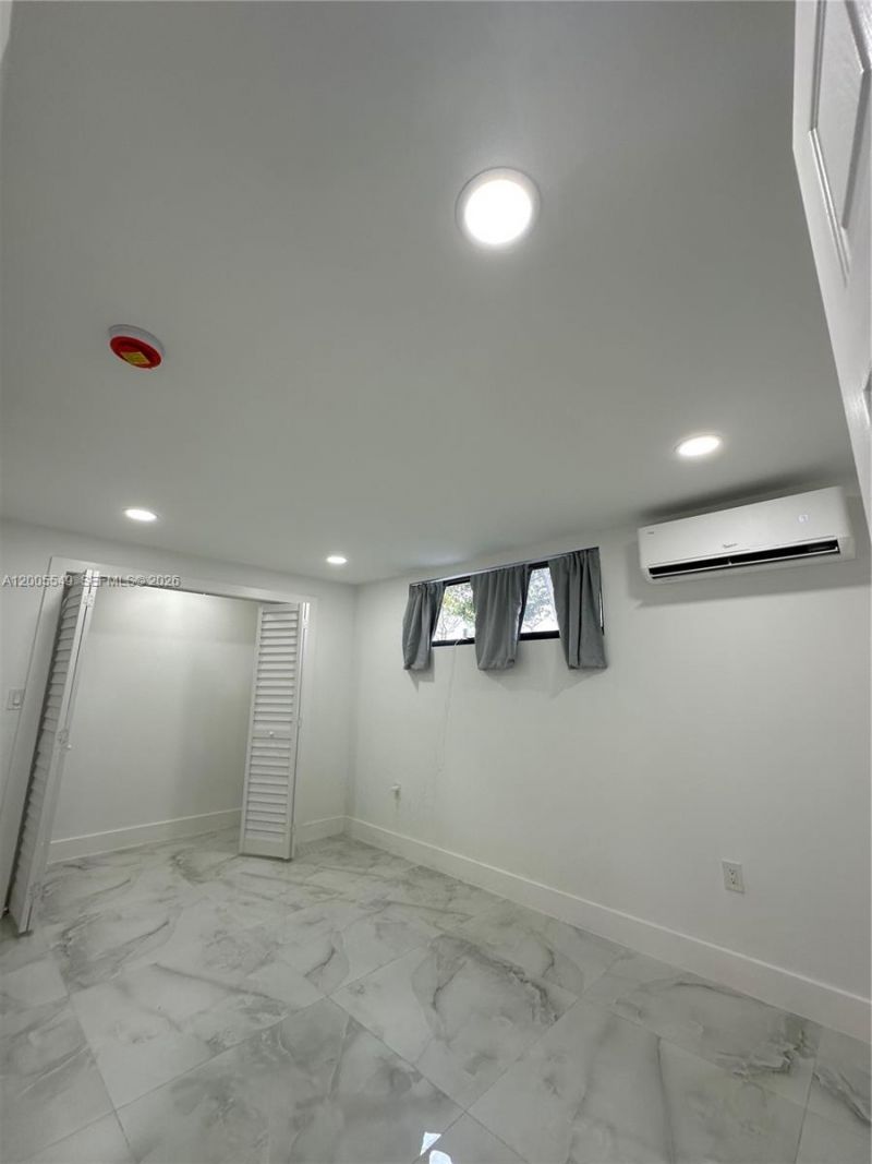 1810 NE 161st St, North Miami Beach, FL 33162 Photo