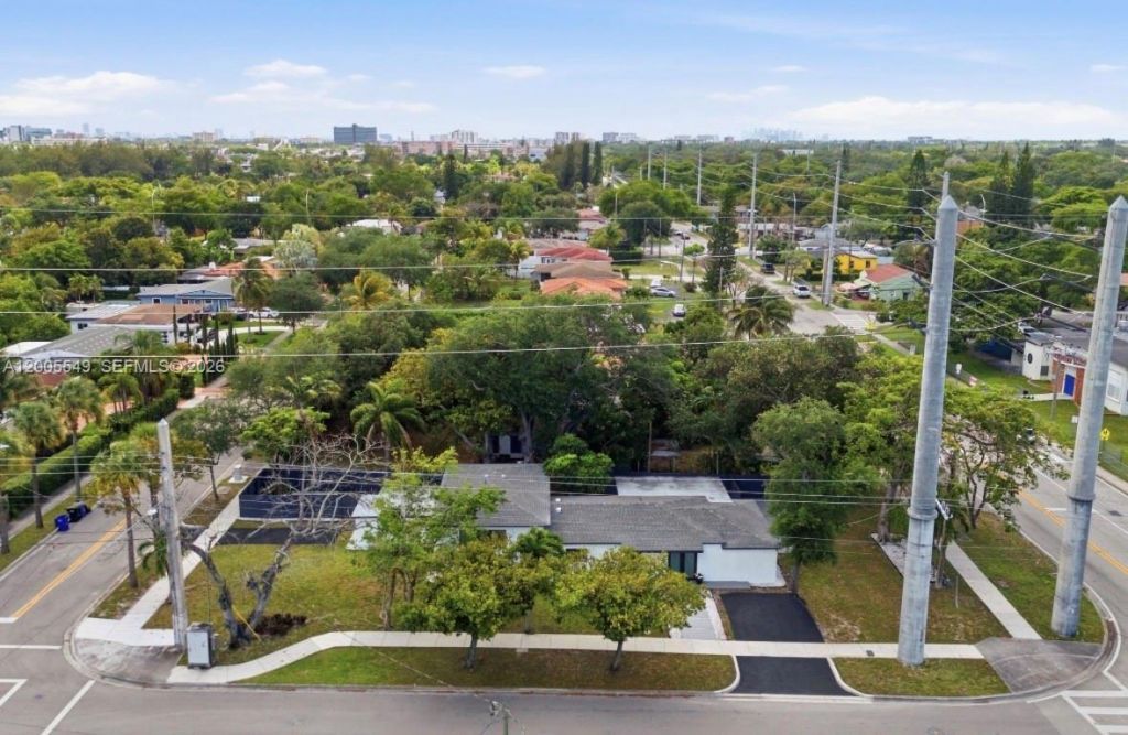 1810 NE 161st St, North Miami Beach, FL 33162 Photo