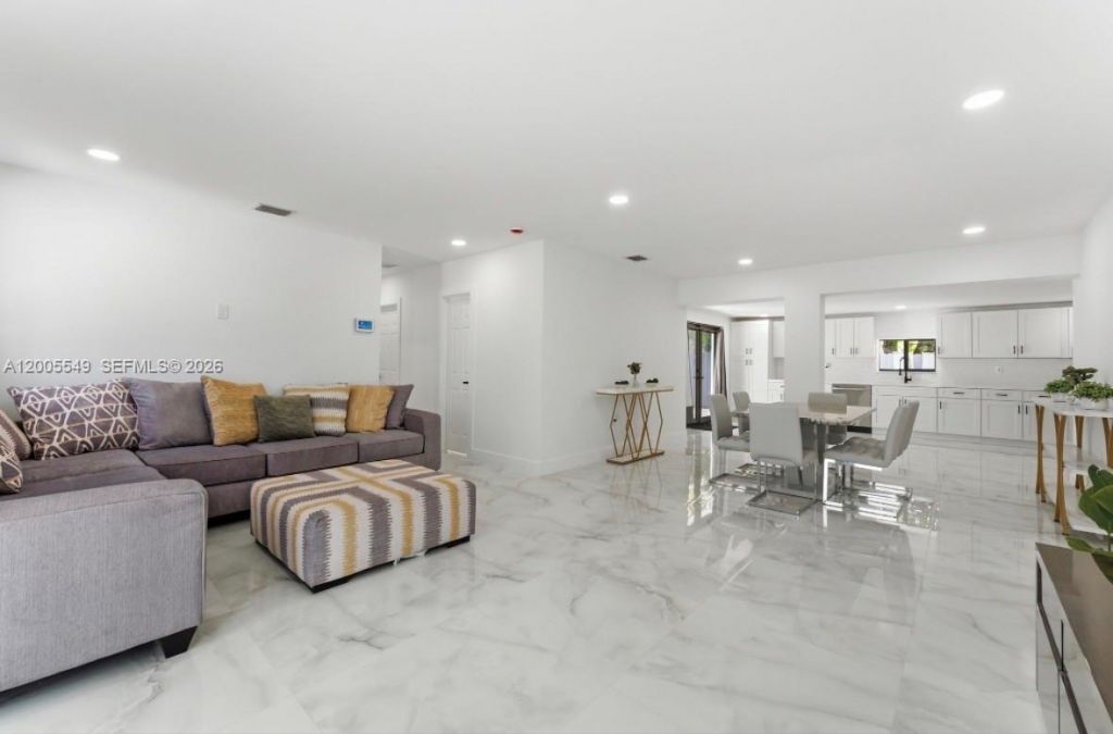 1810 NE 161st St, North Miami Beach, FL 33162 Photo