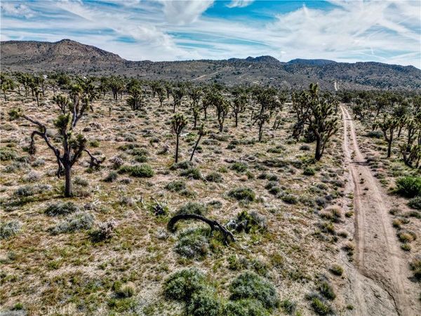 27 Vista Road, Pioneertown, CA 92356