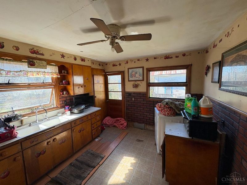 526 E 7th Street, Manchester, OH 45144 Photo 5