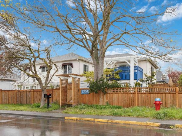 1796 Denman St , Victoria, BC V8R 1Y4