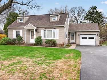 258 Oakdale Drive , Webster, NY 14580